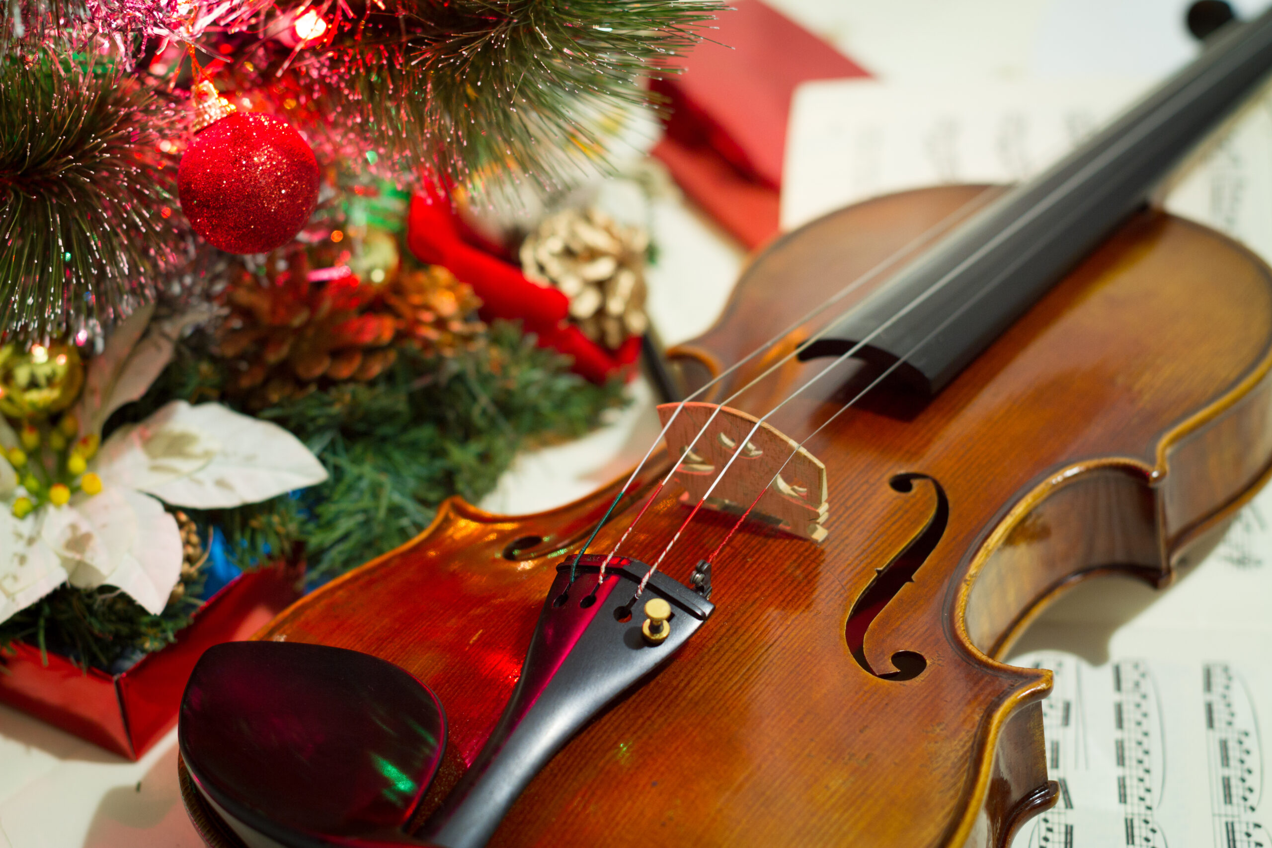 Violin,And,Sheet,Music,With,Christmas,Tree,3.
